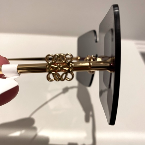 Brand new LOEWE Oversized Monogram Oblique Square Rimless Sunglasses - Picture 5 of 6
